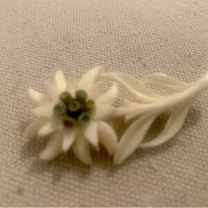 Vintage carved Dahlia Brooch w/ blue center in Bone circa ‘60’s- excellent cond.